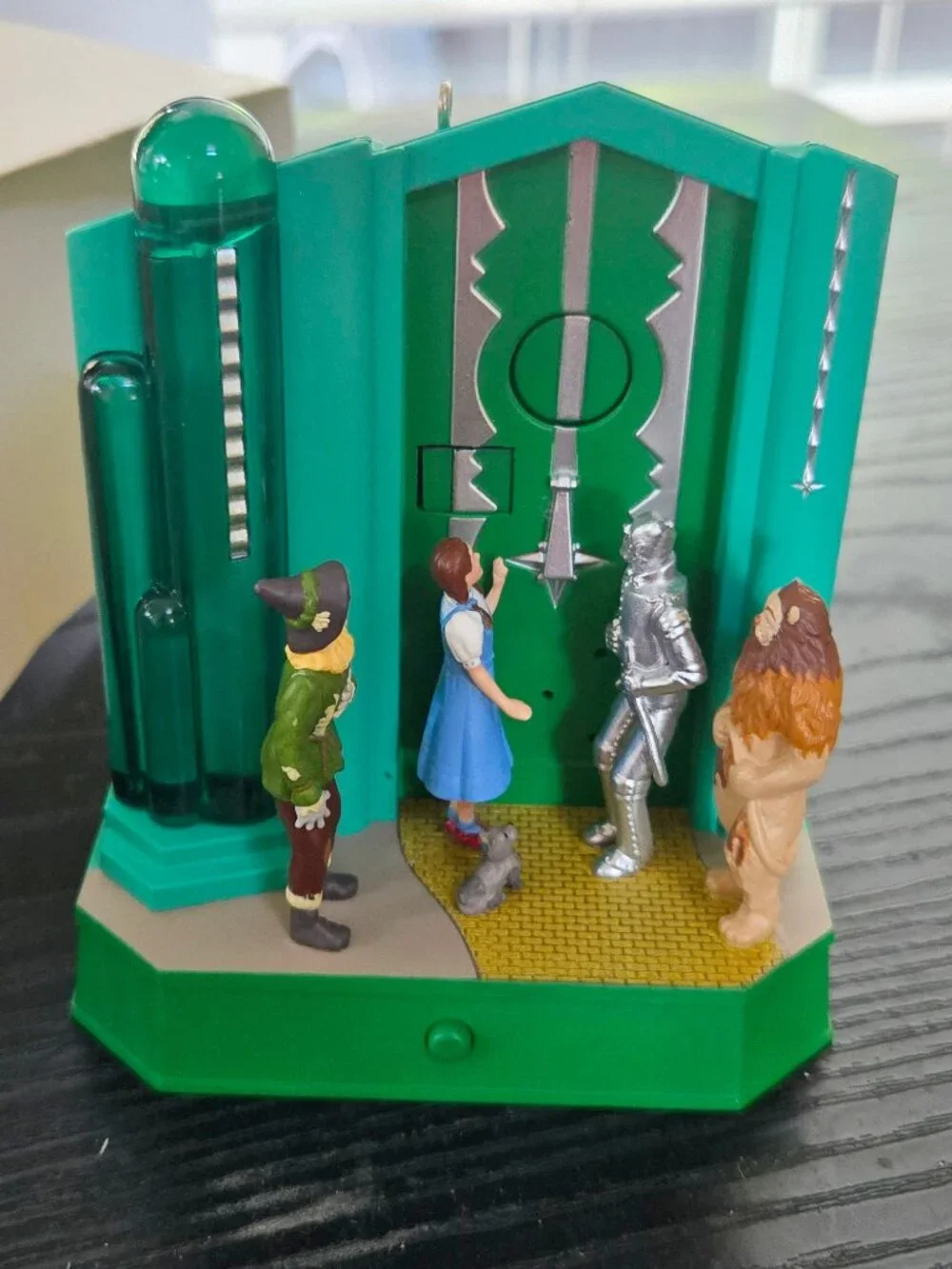 Hallmark Keepsake Magic Wizard of Oz Who Rang that bell animated ornament